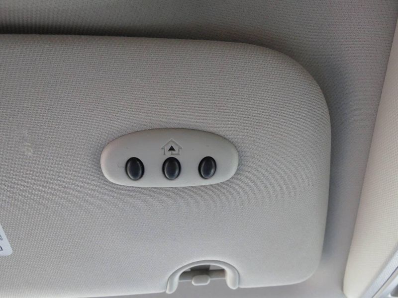 Used 2014 Chrysler Town & Country Touring 4dr Mini VanImage 16