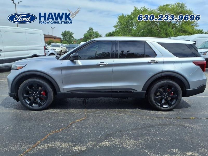 2022 Ford Explorer ST photo 4