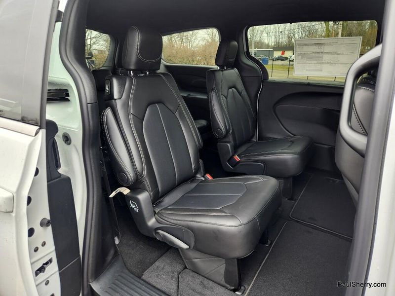 New 2026 Chrysler Voyager Lx