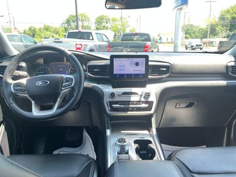 Used 2024 Ford Explorer XLT