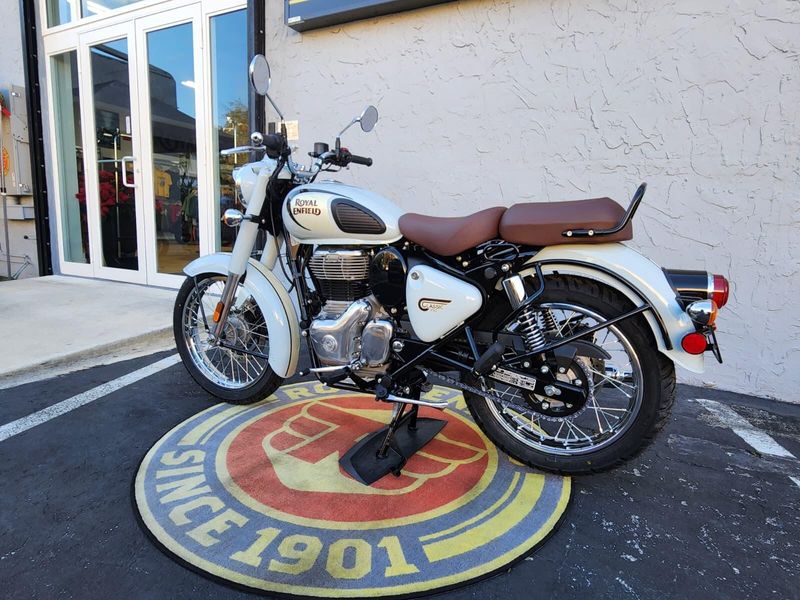 New 2024 Royal Enfield CLASSIC 350 Image 6