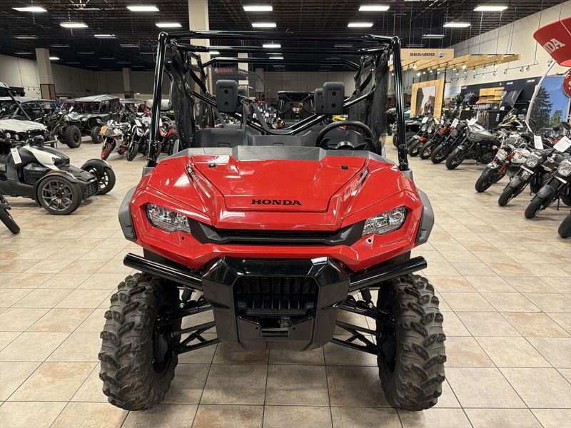 New 2025 Honda PIONEER 1000-6 DLX CREW Image 12