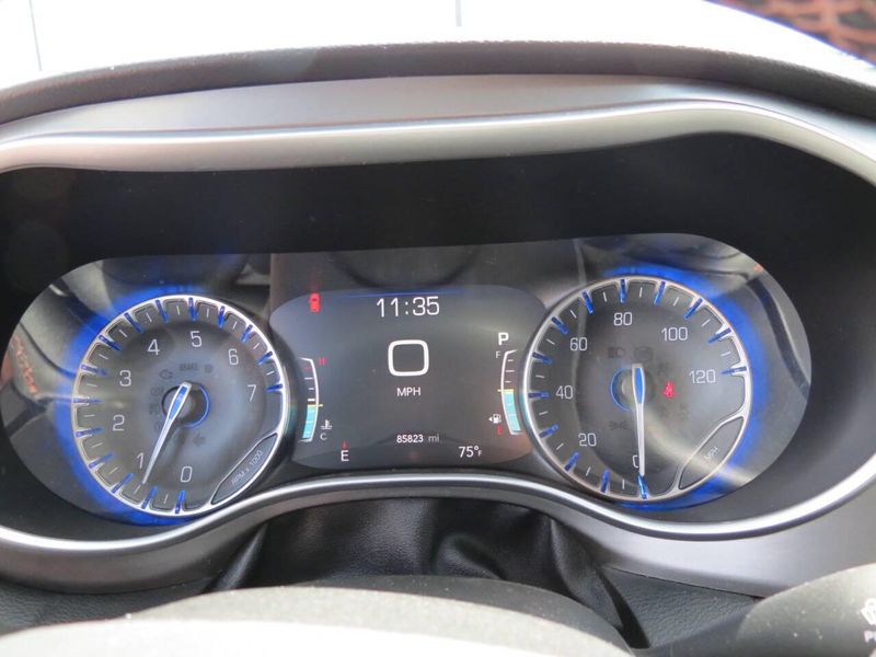 2020 Chrysler Pacifica Touring Plus photo 15