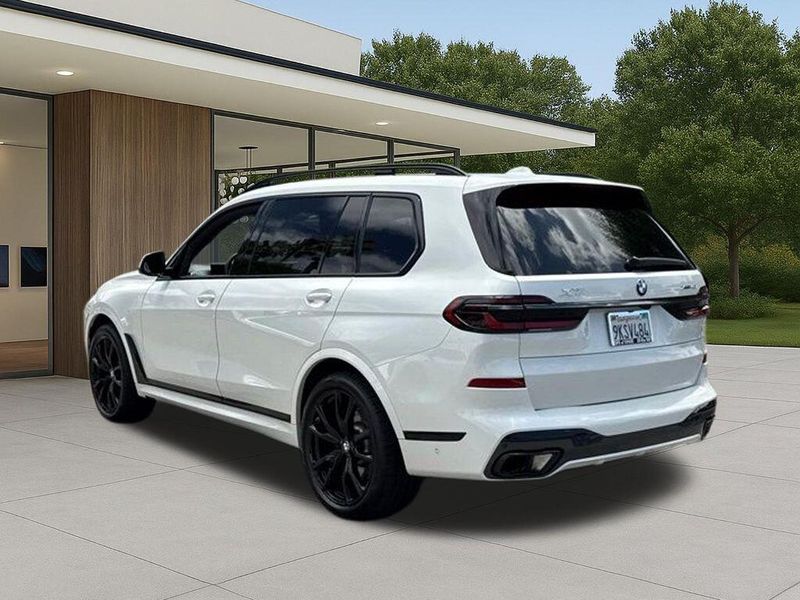 Used 2024 BMW X7 xDrive40iImage 12