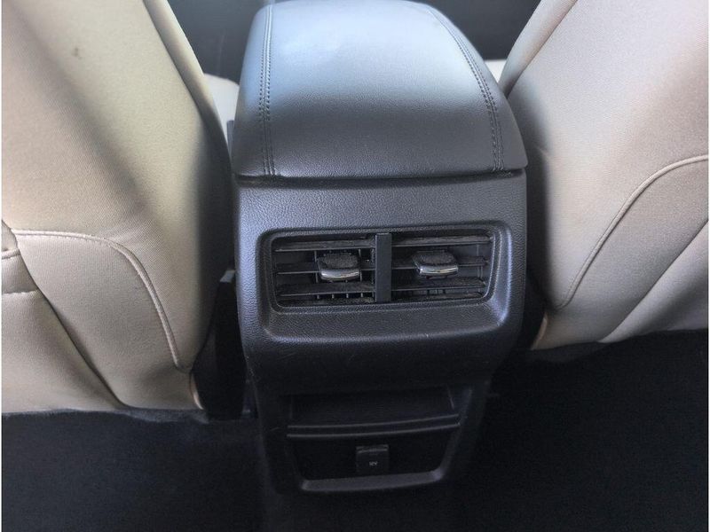 Used 2020 Ford Edge SEImage 33