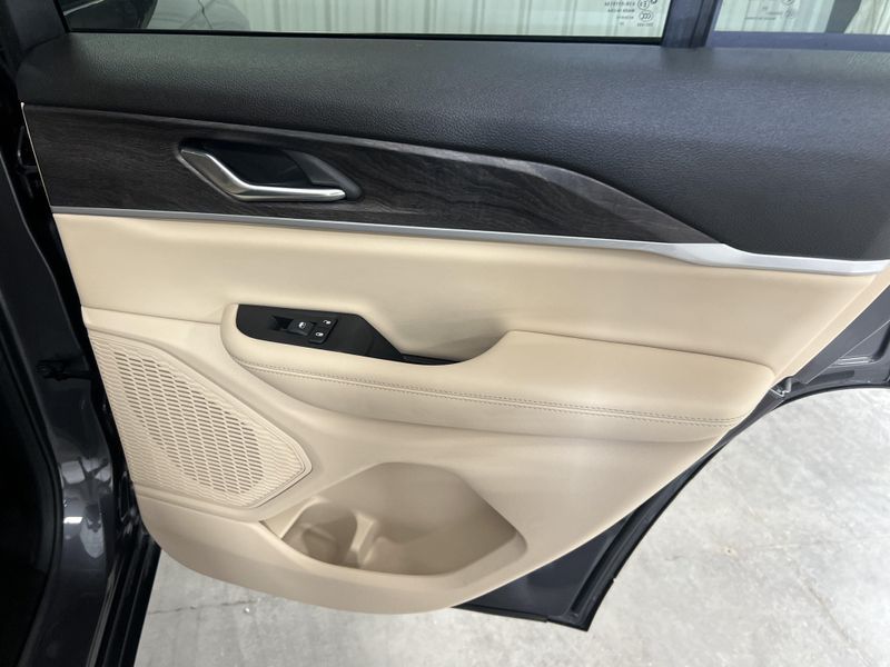 Used 2025 Jeep Grand Cherokee LimitedImage 10
