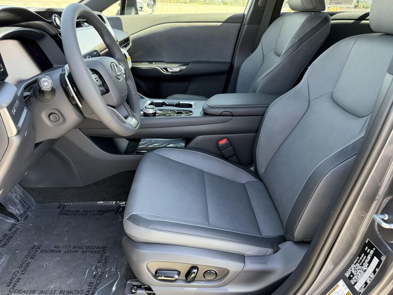 New 2026 Lexus RZ 350eImage 18