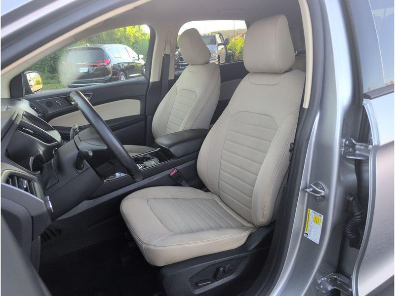 Used 2020 Ford Edge SEImage 10