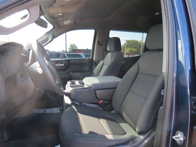 2021 Chevrolet Silverado 1500 Custom photo 11
