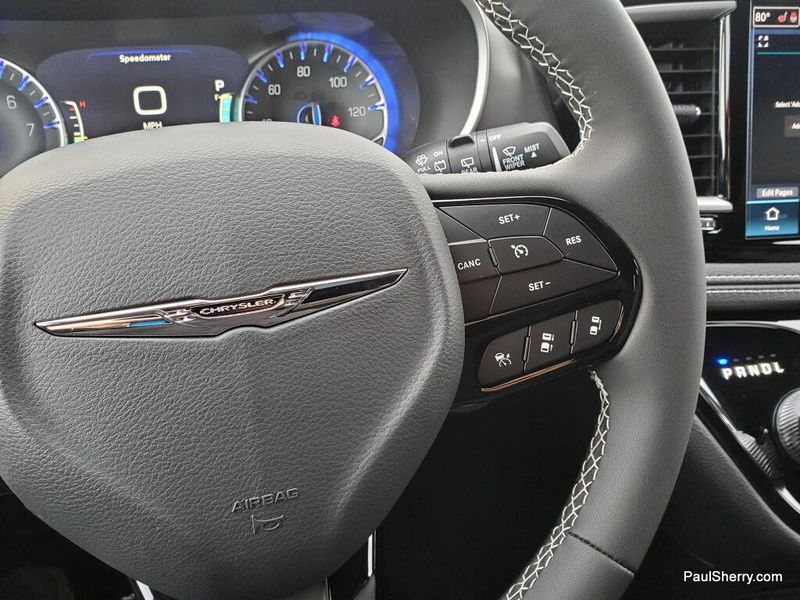 New 2026 Chrysler Pacifica Select