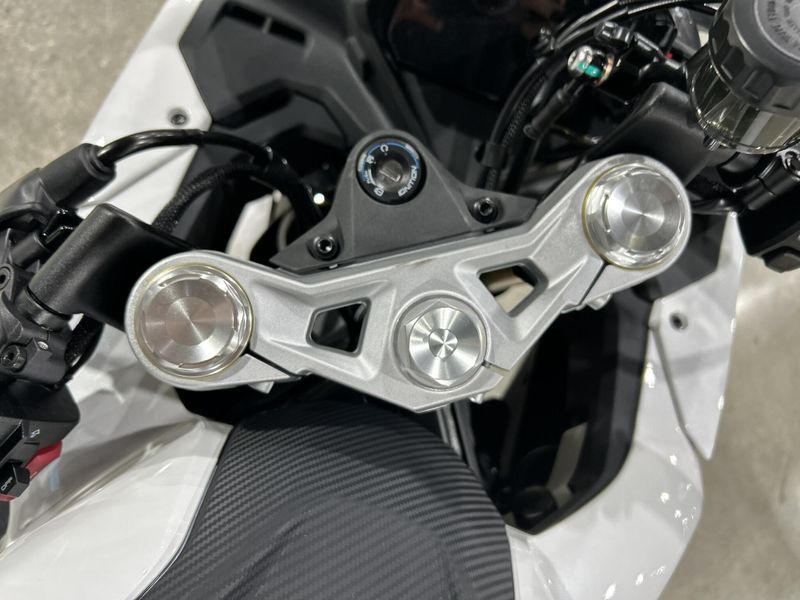 2025 CFMOTO 450SS Image 12