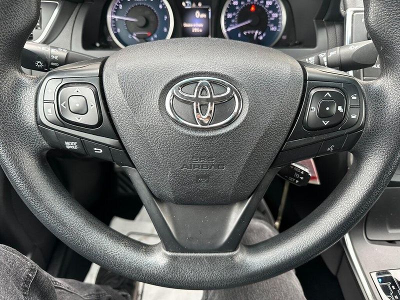 2017 Toyota Camry LEImage 3