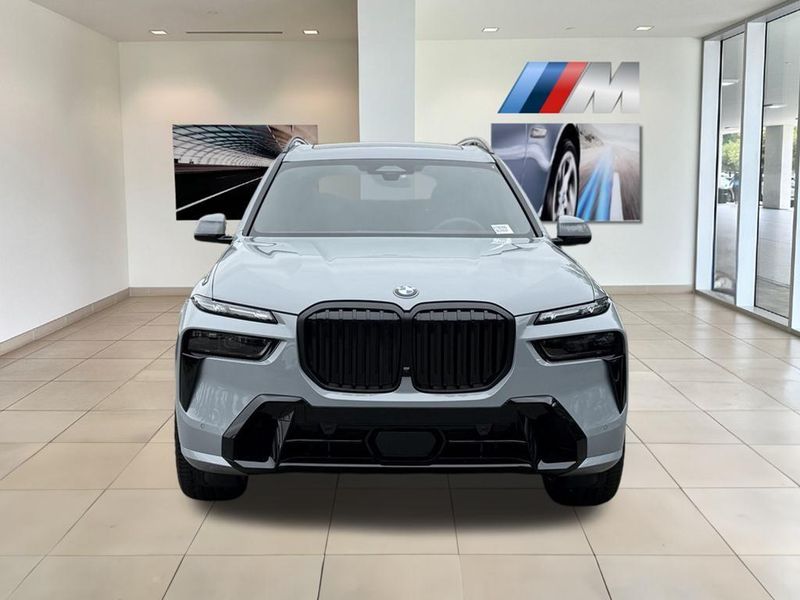 2026 BMW X7 xDrive40iImage 3