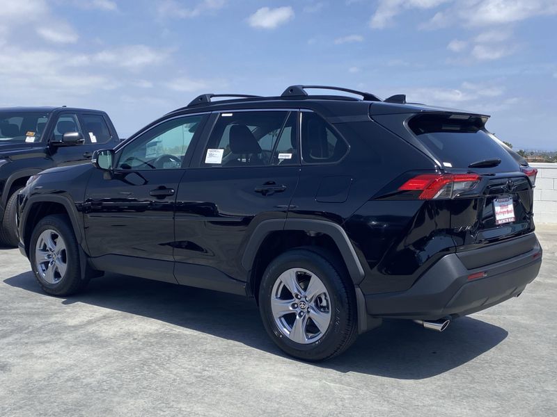 2025 Toyota RAV4 XLEImage 5