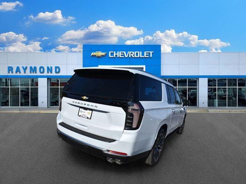 New 2026 Chevrolet Suburban High CountryImage 4