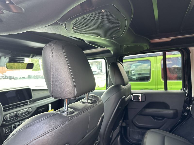 New 2025 Jeep Wrangler 4-door SaharaImage 17