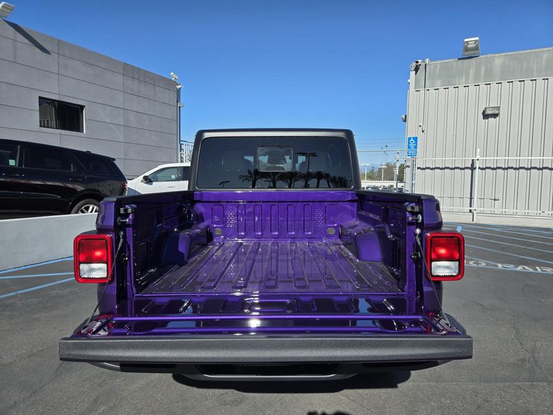 New 2026 Jeep Gladiator Sport S 4x4