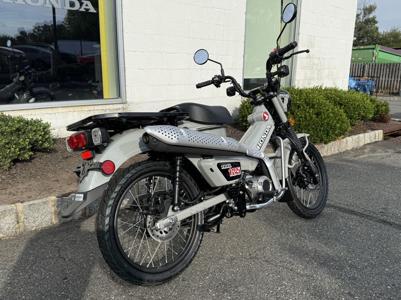 2025 Honda TRAIL 125Image 3