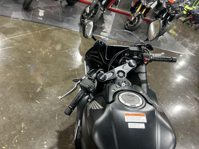 New 2026 Honda CBR650R E-CLUTCH Image 16