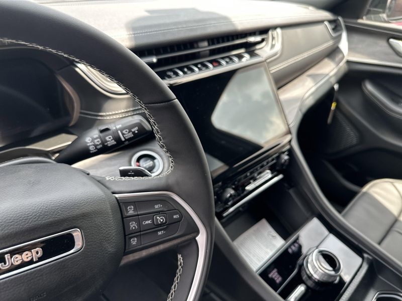 2025 Jeep Grand Cherokee L Limited 4x4Image 26