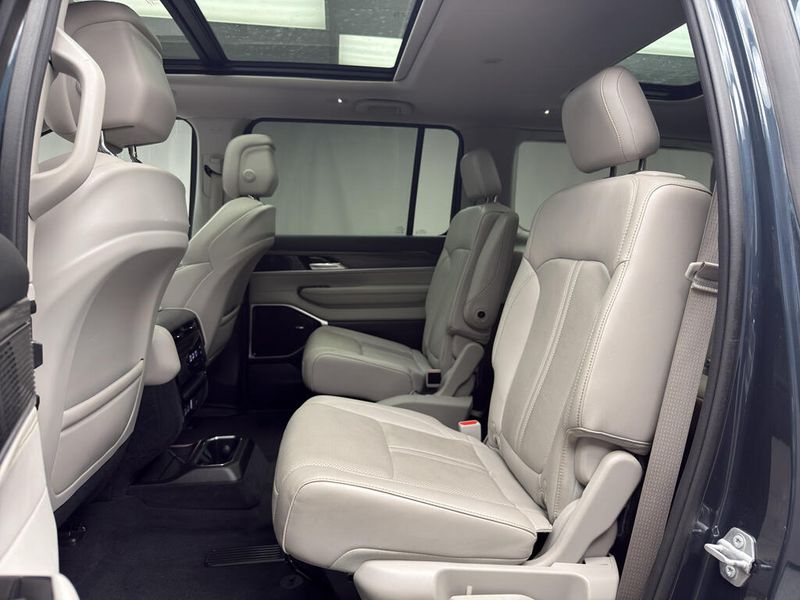 2023 Jeep Wagoneer Series IIIImage 12