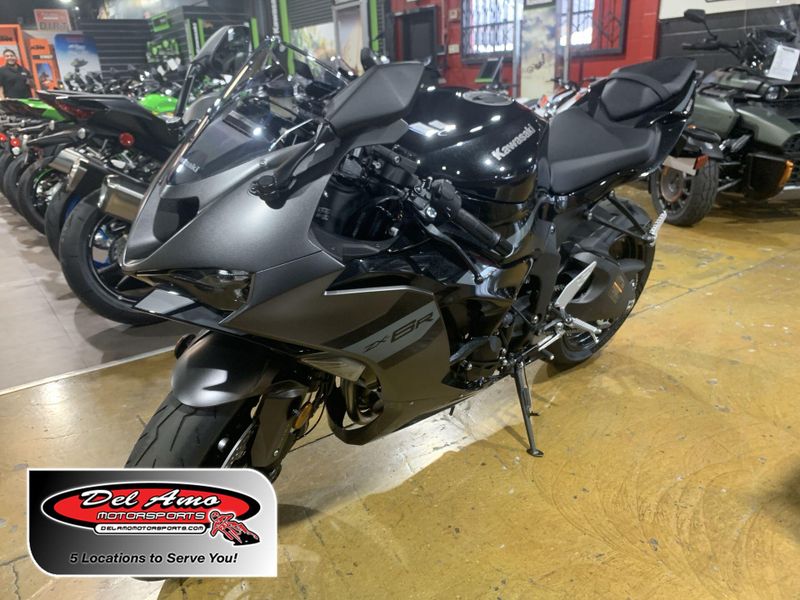 New 2026 Kawasaki NINJA ZX-6R ABS Image 1