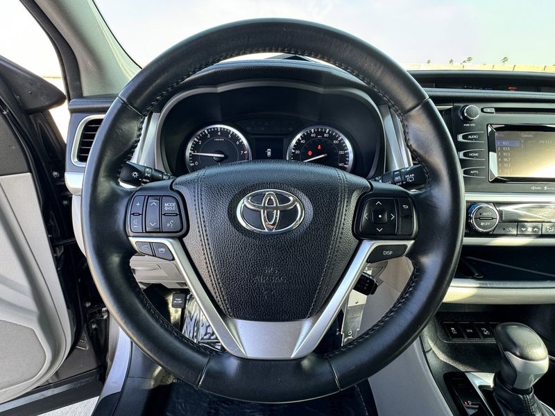 2015 Toyota Highlander Image 24