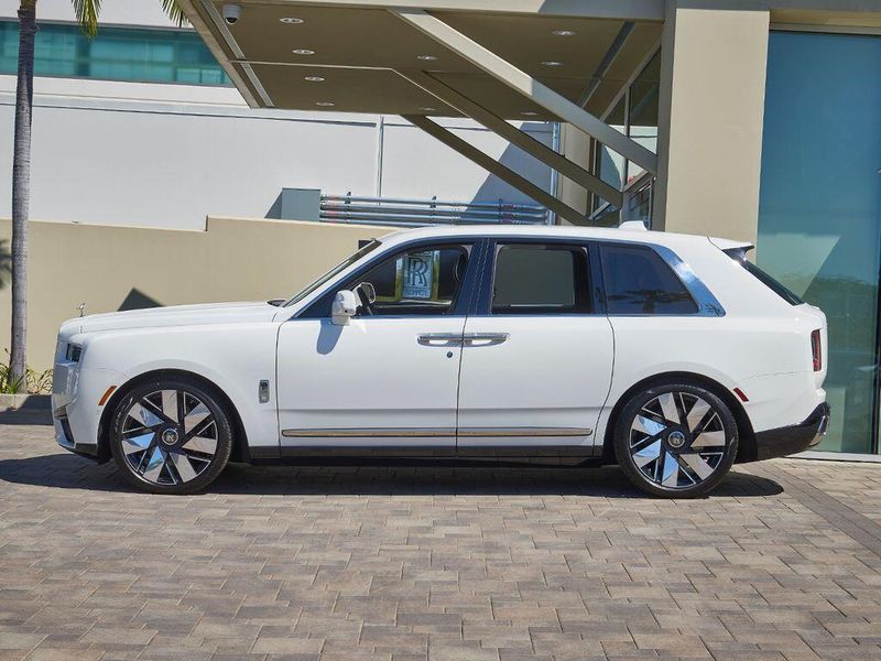 New 2026 Rolls-Royce Cullinan Image 3