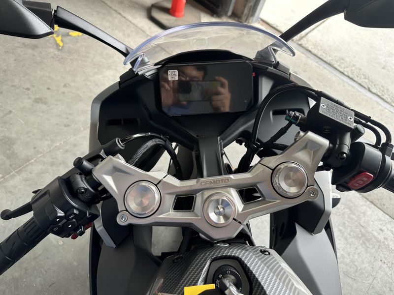 2025 CFMOTO 300SS Image 11