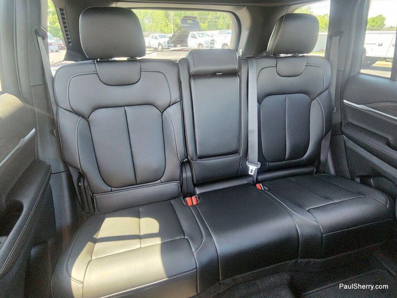 New 2025 Jeep Grand Cherokee Limited 4x4Image 50