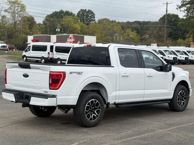 2022 Ford F-150 XLT photo 2