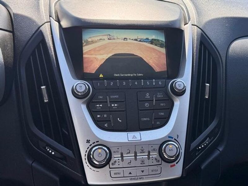 Used 2017 Chevrolet Equinox LTImage 16