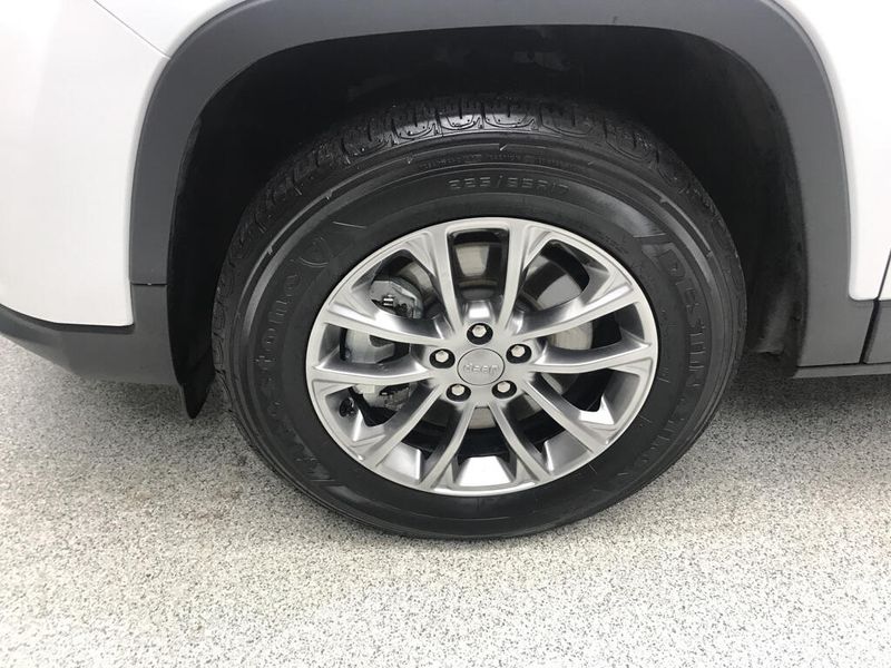 Used 2022 Jeep Cherokee Latitude LuxImage 7