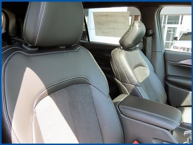 2025 Jeep Grand Cherokee AltitudeImage 9