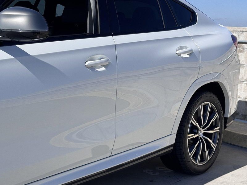 2022 BMW X6 M50iImage 9