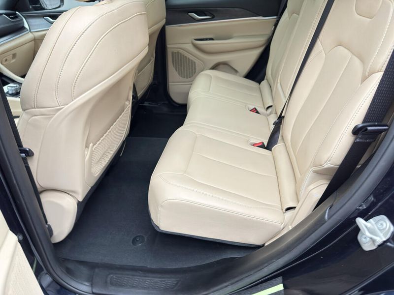 Used 2023 Jeep Grand Cherokee LimitedImage 14