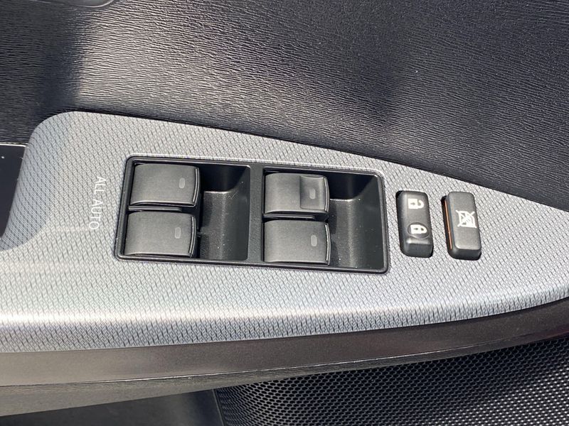 2013 Toyota Venza LEImage 20