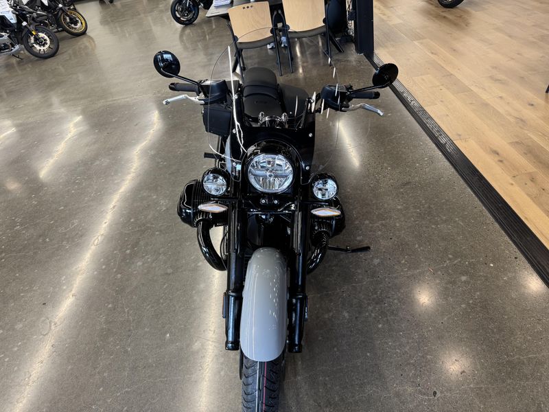 2025 BMW R 18 Classic - BLACKED OUT PKG - BROOKLYN GRAY METALLIC 
