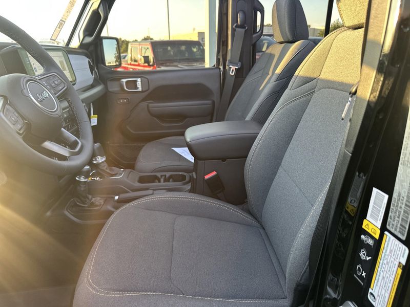 New 2025 Jeep Wrangler 4-door Sport SImage 26