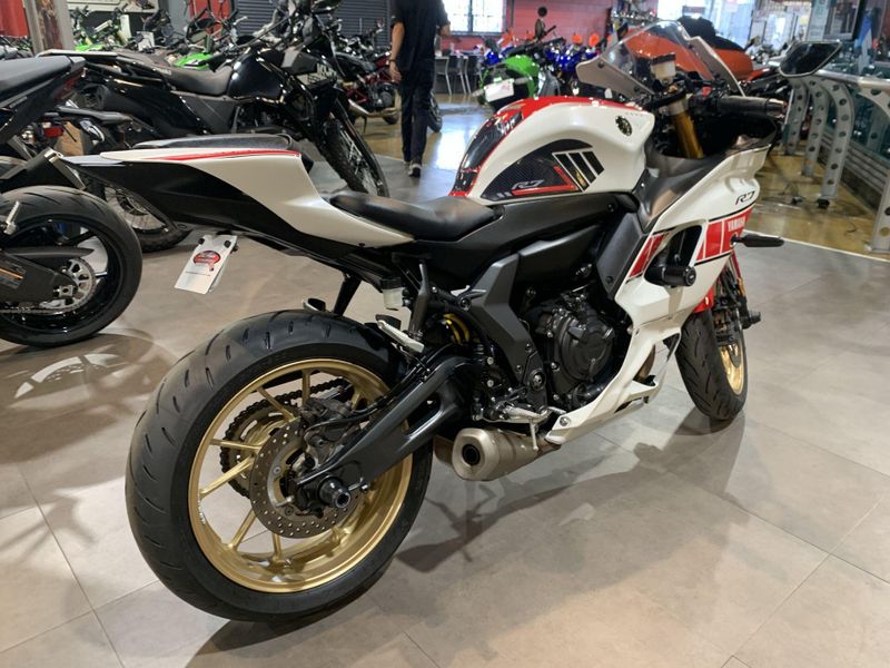 Used 2022 Yamaha YZF-R7 CA Image 13