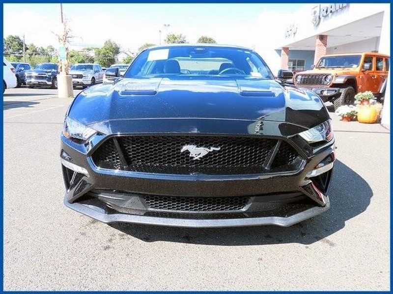 2022 Ford Mustang GT Premium photo 3