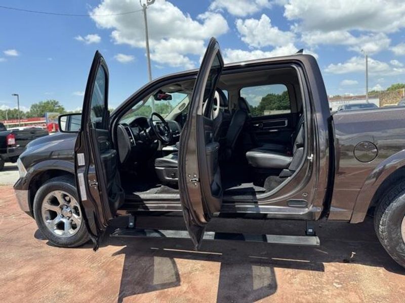 2016 RAM 1500 LaramieImage 12