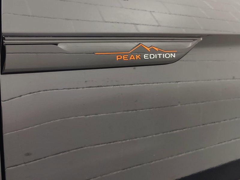 Used 2025 Volkswagen Atlas AWD Peak Edition w/SunroofImage 4