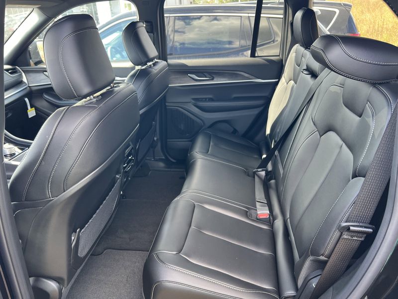 New 2025 Jeep Grand Cherokee Limited 4x4Image 15