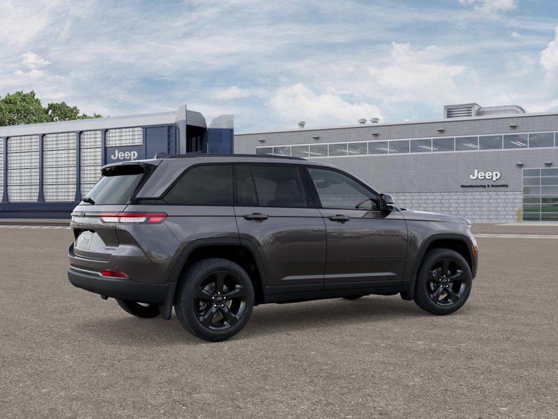 New 2025 Jeep Grand Cherokee Limited 4x4Image 2