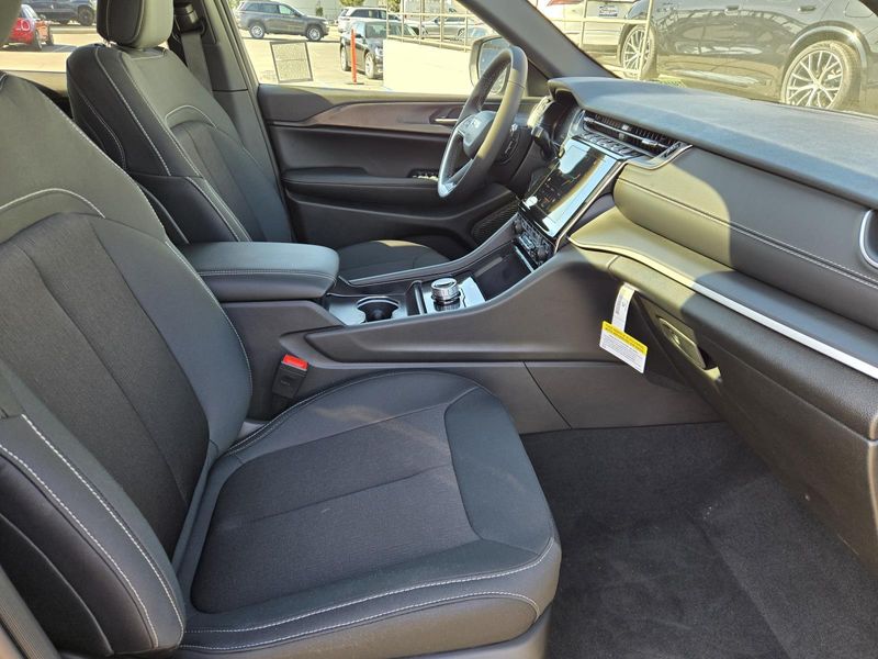 New 2026 Jeep Grand Cherokee Laredo X 4x2