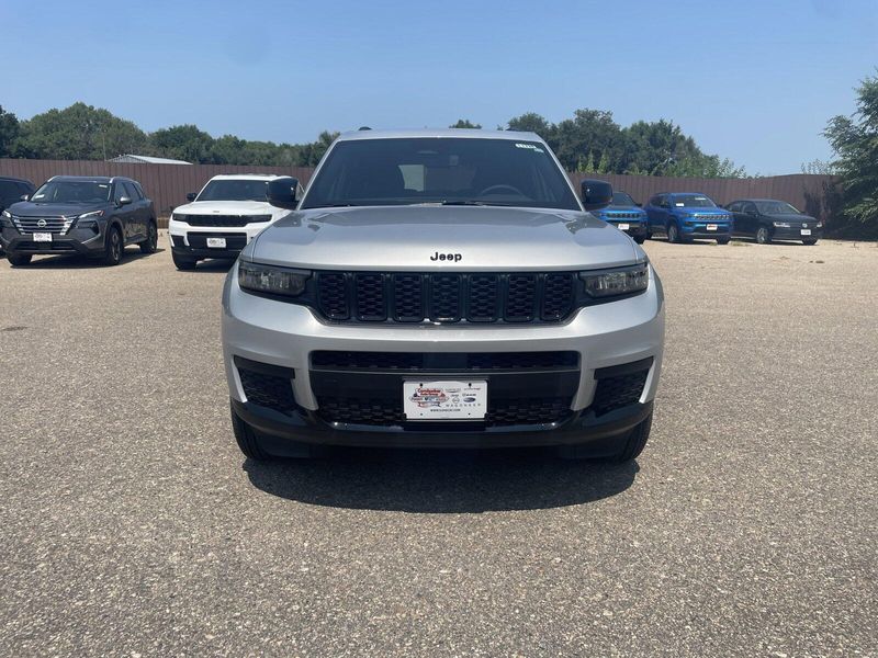 2024 Jeep Grand Cherokee L Altitude X 4x4Image 3