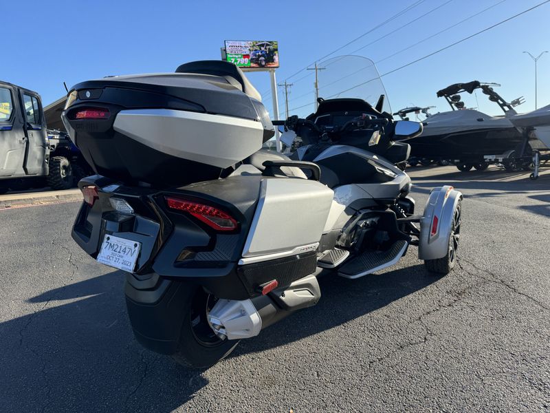 2023 Can-Am SPYDER RT LIMITED HYPER SILVER PLATINUMImage 3