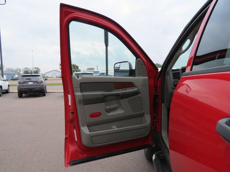2006 Dodge Ram 2500 SLT 4x4 4dr Quad Cab 6.3 ft. SB PickupImage 9
