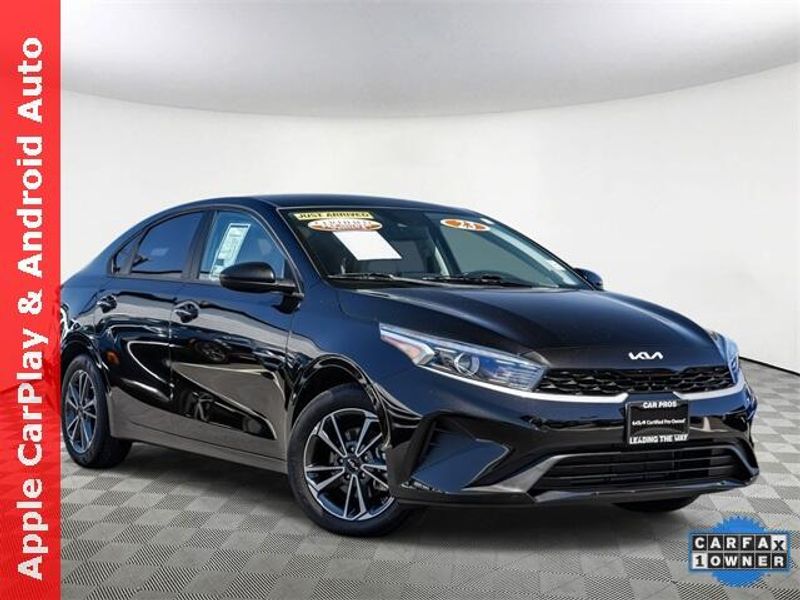 Used 2023 Kia Forte LXSImage 2
